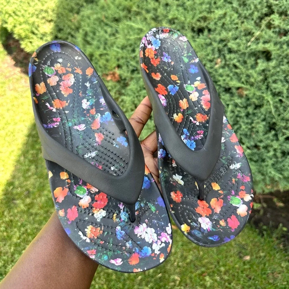 Crocs Kadee II Floral Print Flip Flop Sandals Black Women's Size 9 Shoes - Picture 3 of 10